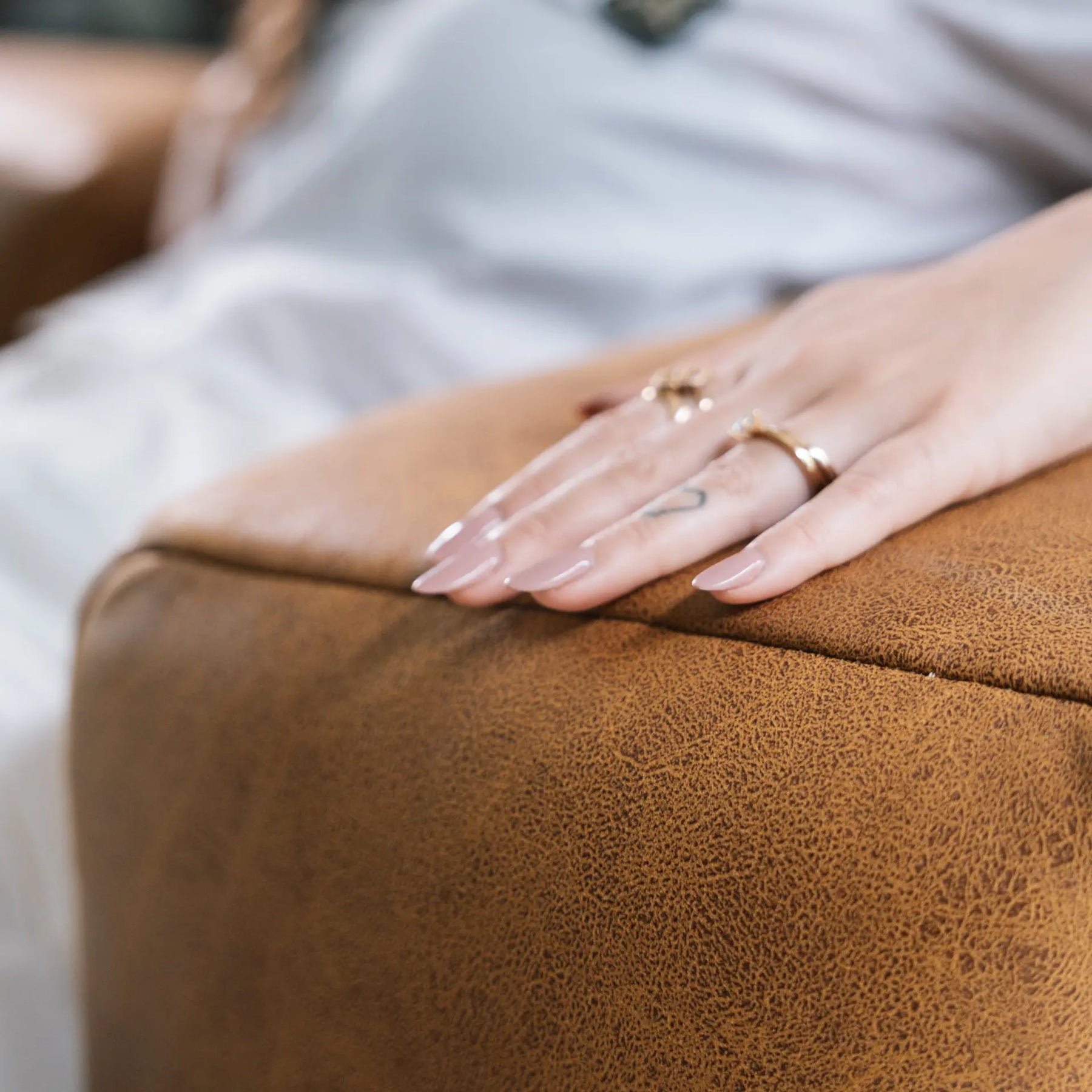 Sofá na Caixa modular 3 lugares Poli-Couro Marrom - 1 Braço com Chaise