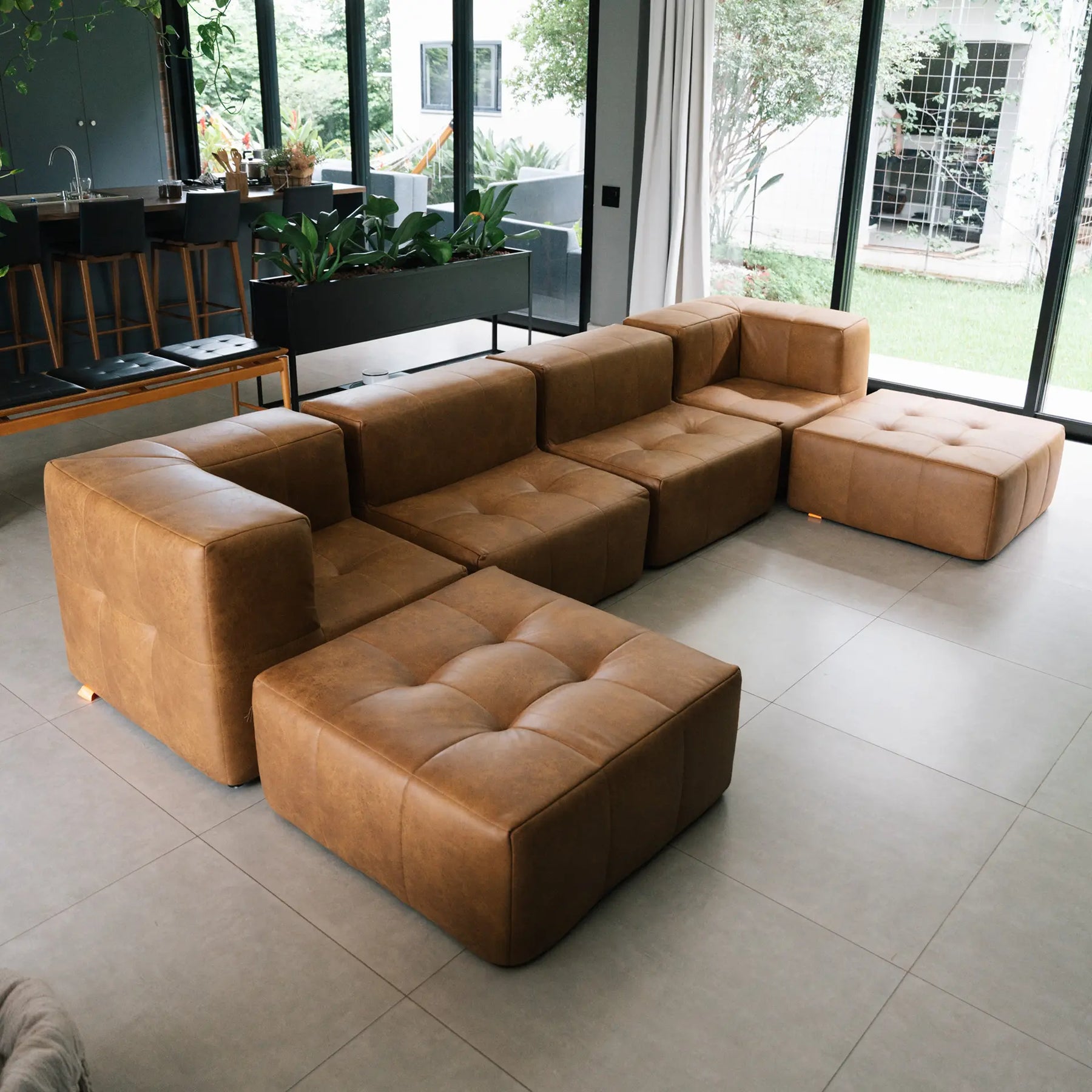 Sofá na Caixa modular 3 lugares Poli-Couro Marrom - 1 Braço com Chaise